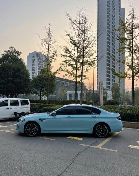 车漆亮丽秘诀：漆面金刚镀晶与隔热膜全解析