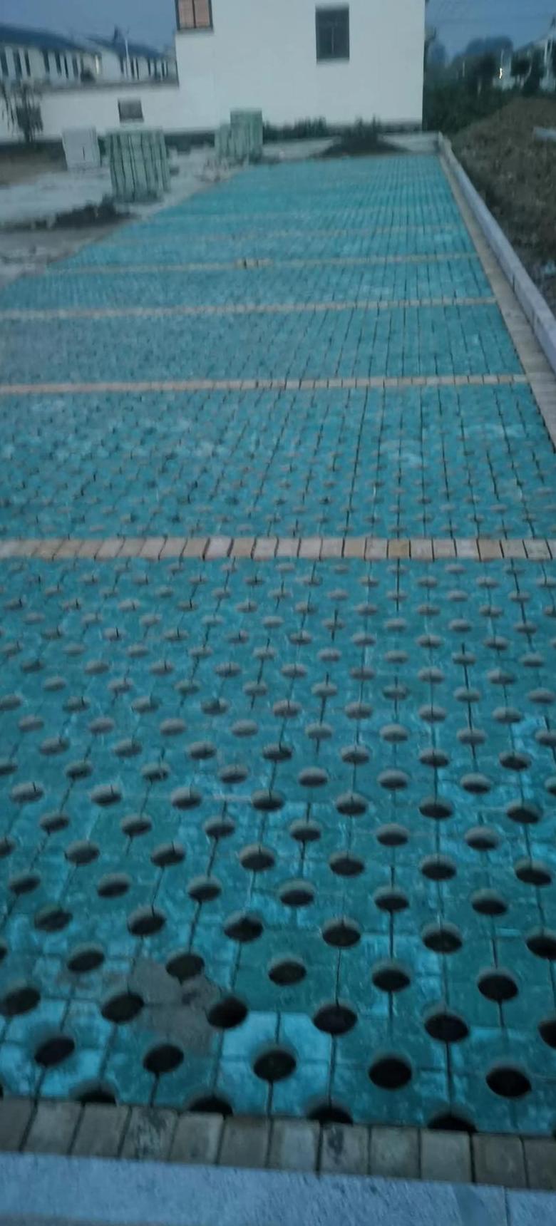 车库门柱瓷砖选择：大理石瓷砖与实用磁砖推荐