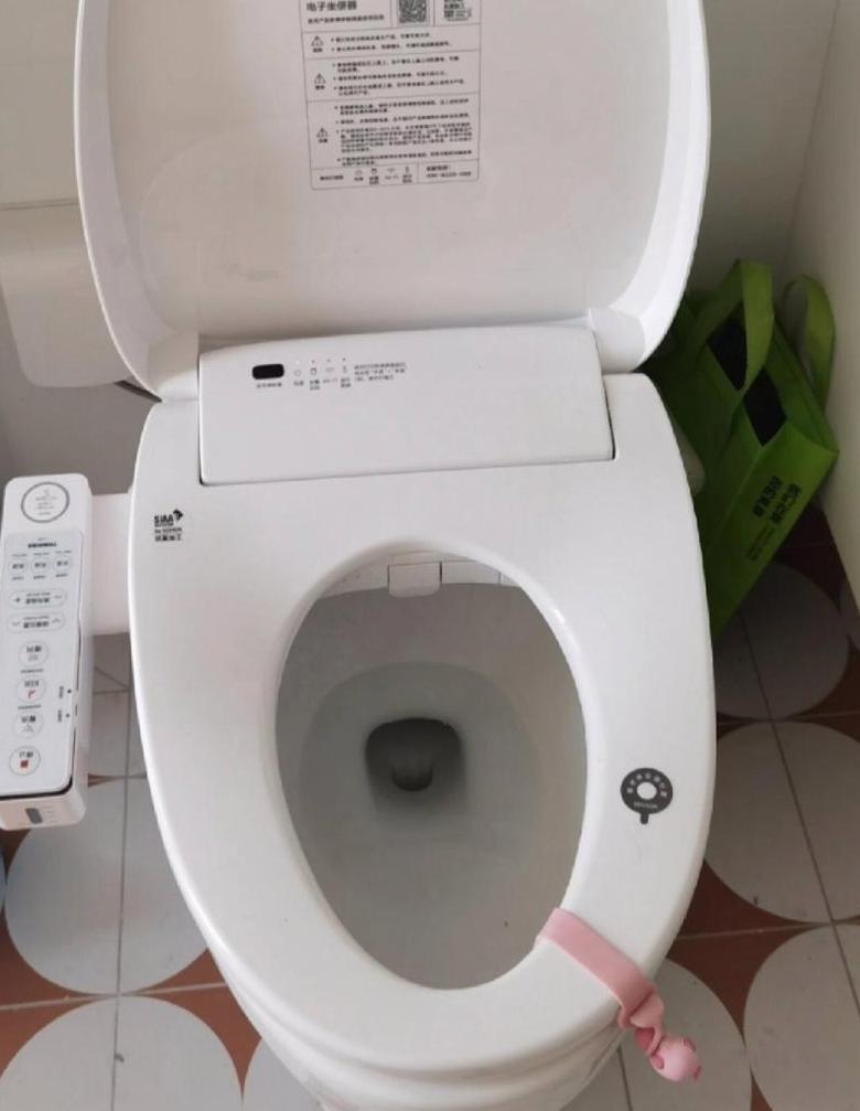 马桶座圈加热模式解析：一直开是否会费电？