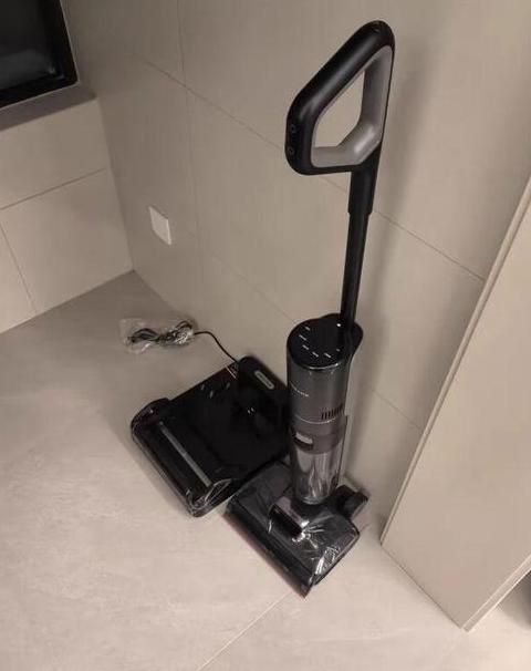 地板清洁攻略：多种方法轻松应对各种污渍