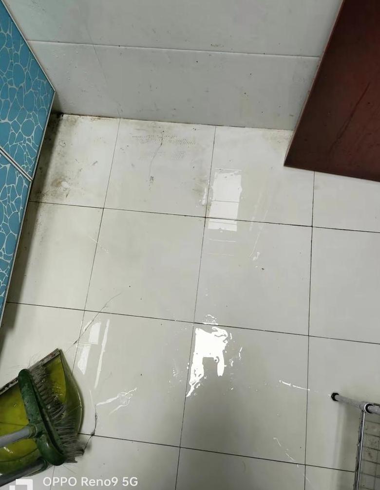 厨房地面渗水排查及解决方案指南