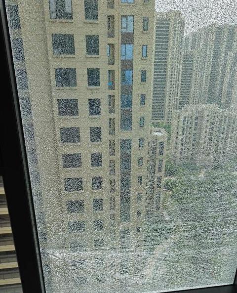 阳台大玻璃晃动处理指南