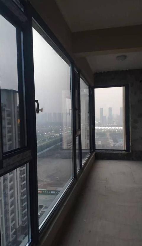 玻璃门窗缝隙处理攻略：家装安装技巧全解析
