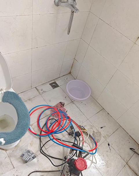 合肥卫生间防水改造：免砸砖与砸砖防水对比及费用分析