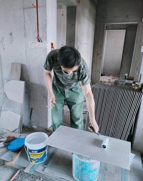 环氧树脂胶：塑料与瓷砖粘合的最佳选择