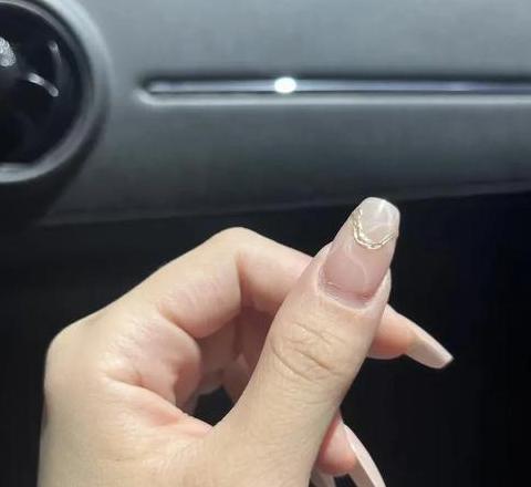 指甲加固胶：提升指甲硬度的秘密武器