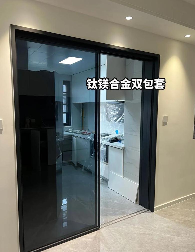 卫生间玻璃门选单玻还是双玻？阳台推拉门材料哪种最佳？