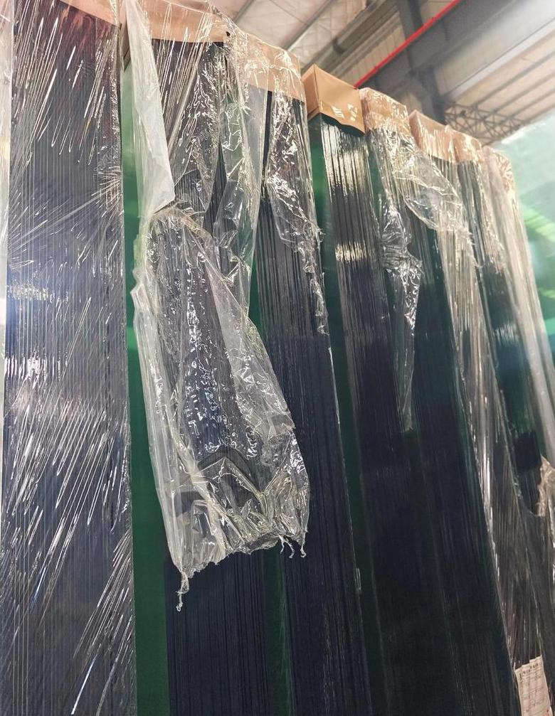 Lowe玻璃与镀膜玻璃：性能与成本对比解析