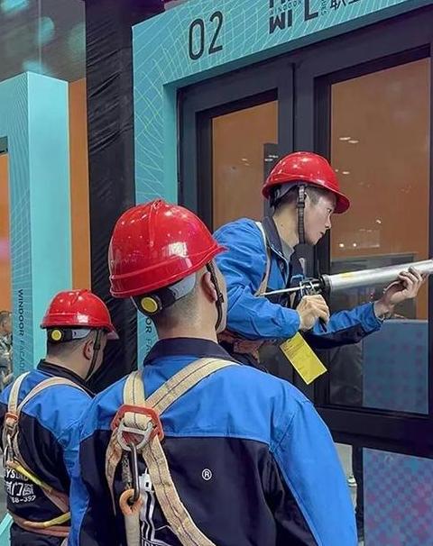 门窗厂临时工日常技能与工作选择解析