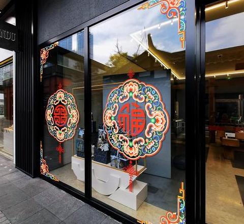 静电窗花粘贴攻略：玻璃上粘贴静电窗格栅的秘诀