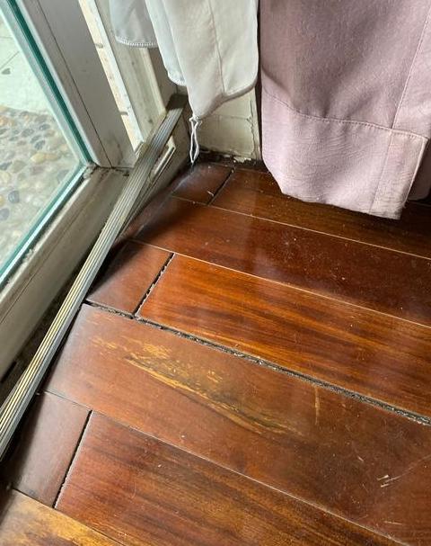 实木地板缝隙与防水处理指南