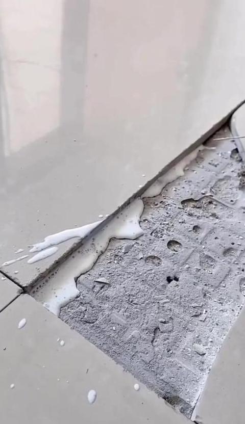 瓷砖空鼓处理攻略：胶水填充与灌浆修复全解析