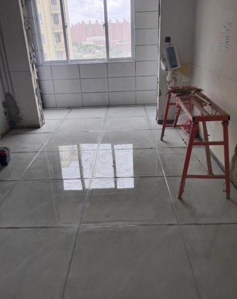 地板砖留缝与不留缝的利弊解析