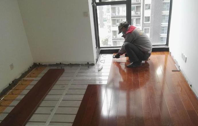 地暖铺设木地板：影响传热与温度的真相