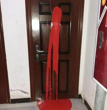 铁门油漆翻新技巧：旧漆清理与防盗门油漆去除指南
