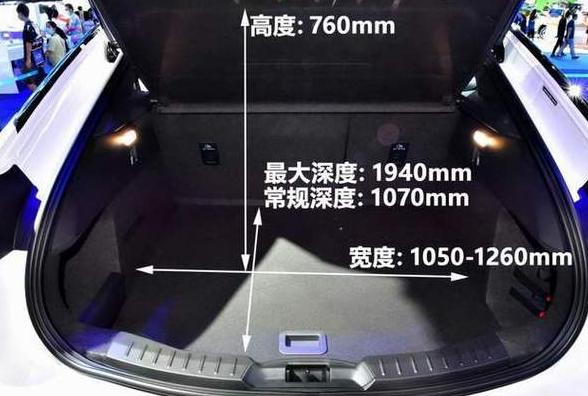 09福克斯更换前挡风玻璃费用解析