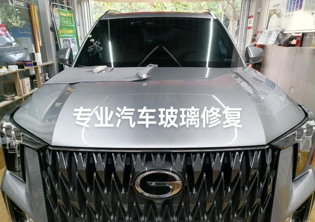 汽车挡风玻璃裂缝修复，502胶水可行吗？